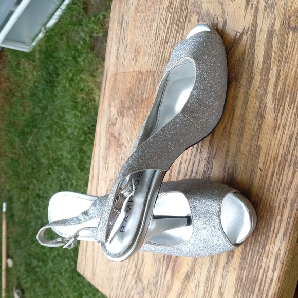 Bin 19. Rampage heels - Picture 2 of 6